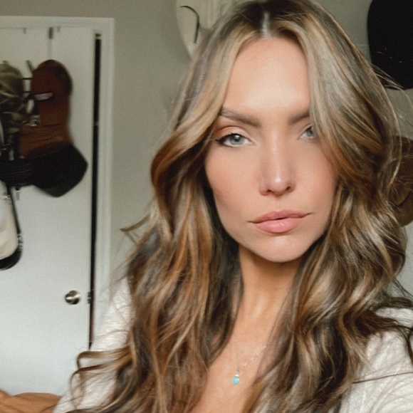 Meet your Posher, Kait - Picture 1 of 1